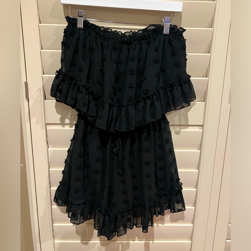 Strapless black shorts romper